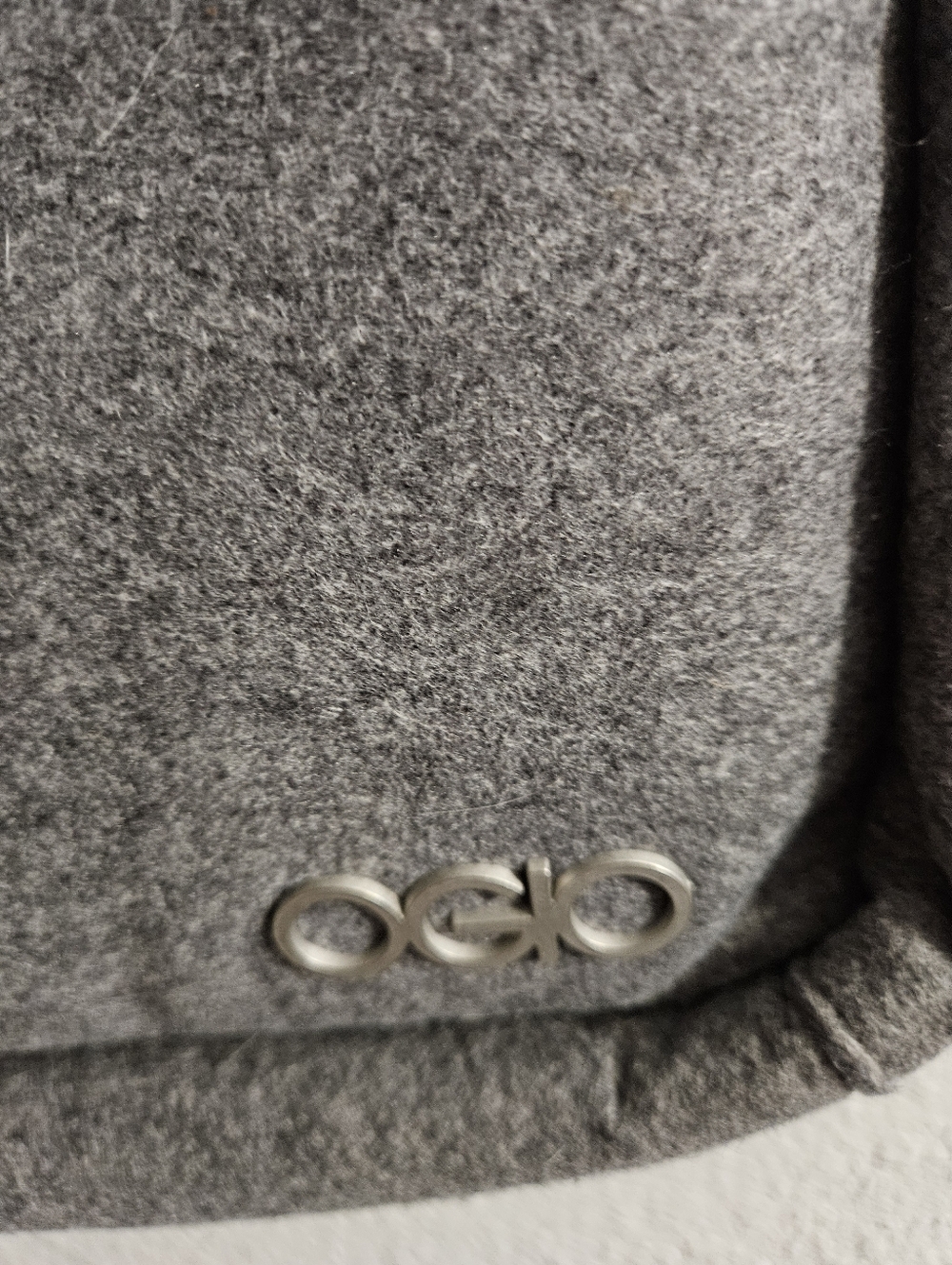 Ogio Brooklyn Gray Felt Crossbody Tablet Bag - Picture 8 of 11